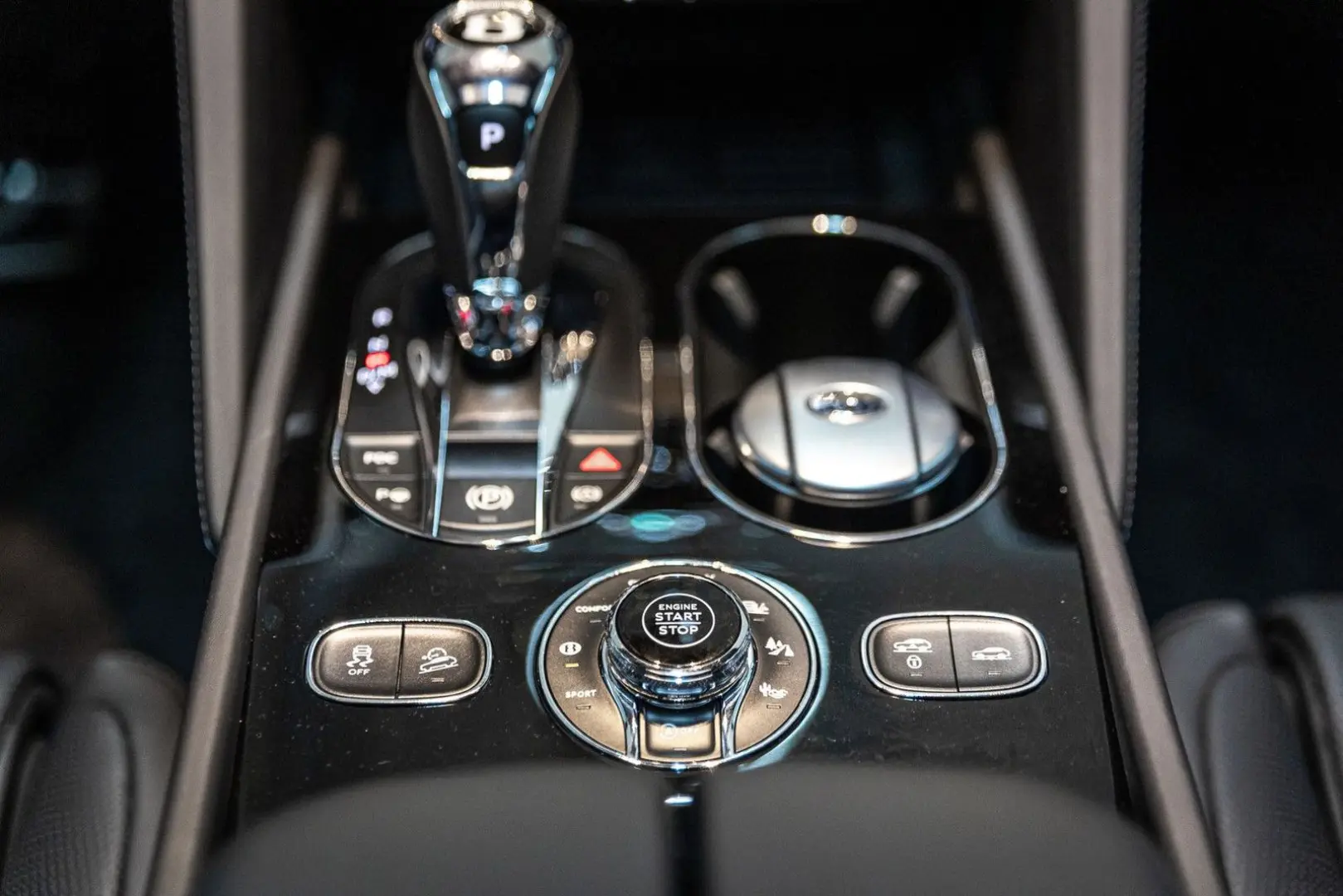 Bentayga V8 Azure EWB |First Edition|Black Line|