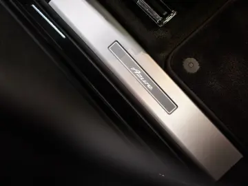 Bentayga V8 Azure EWB |First Edition|Black Line|