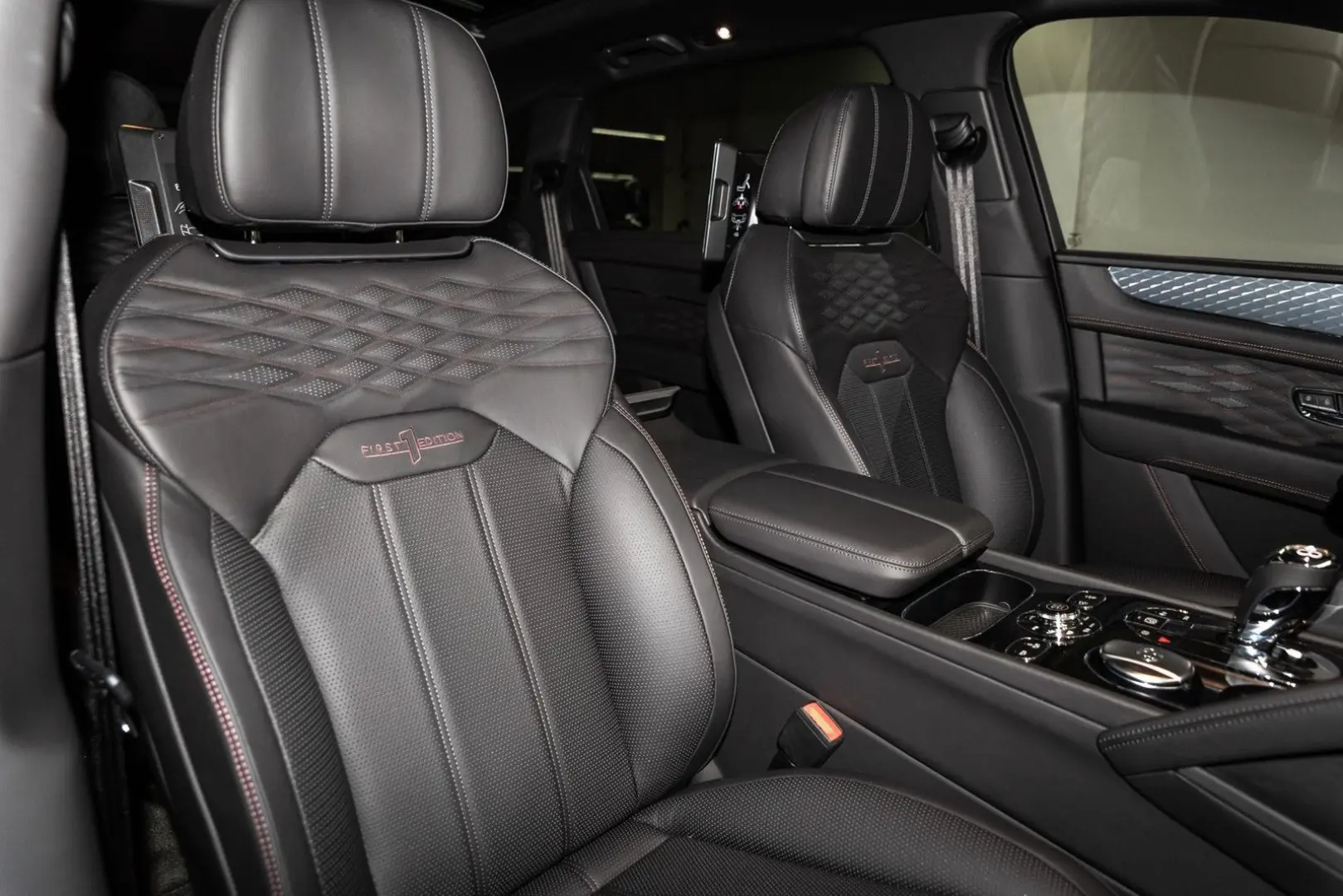 Bentayga V8 Azure EWB |First Edition|Black Line|