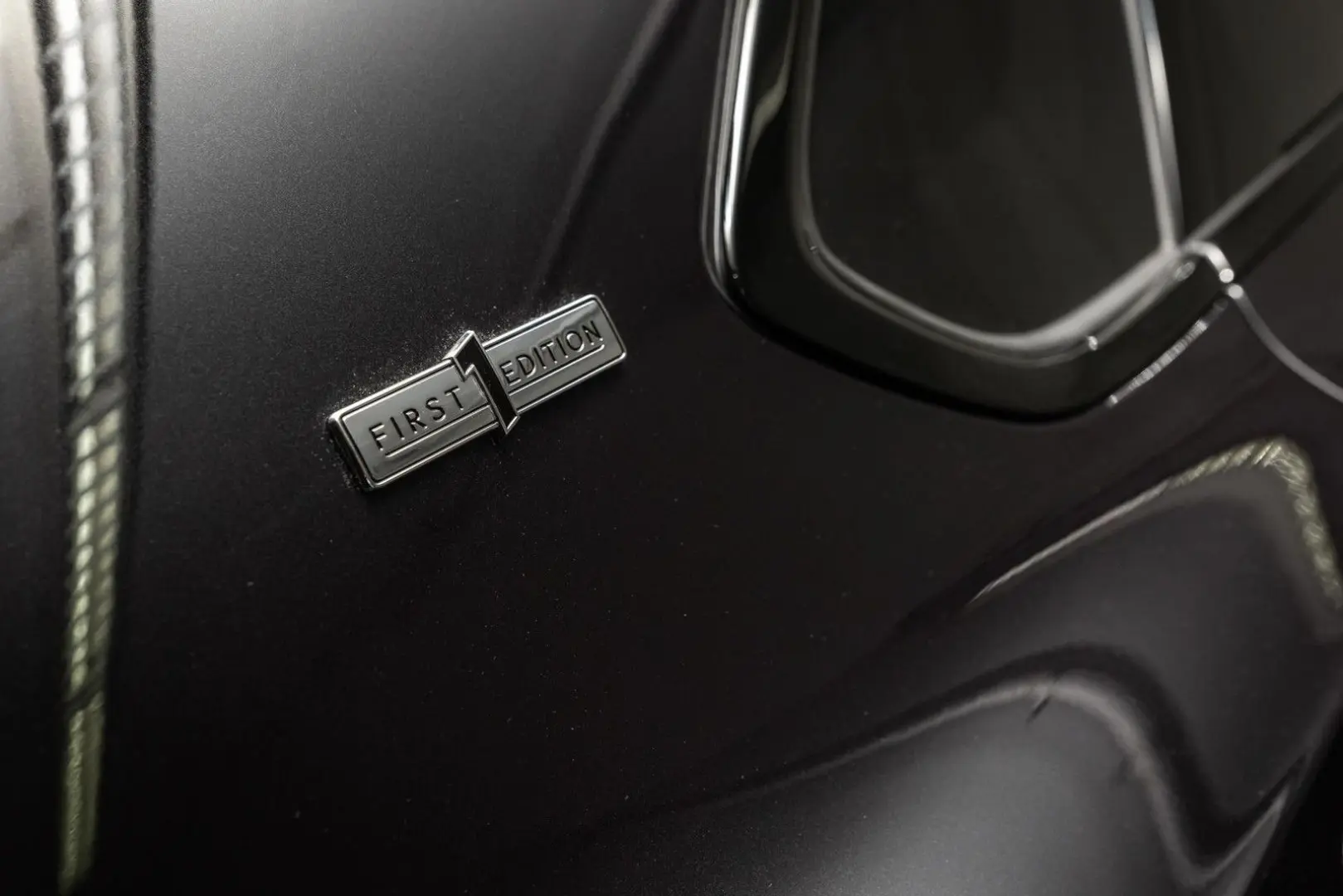 Bentayga V8 Azure EWB |First Edition|Black Line|