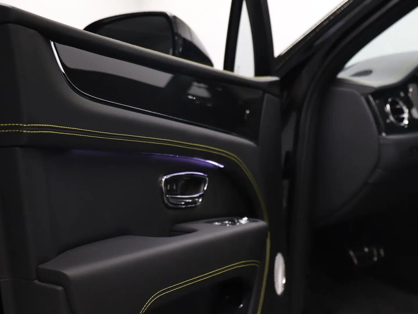 Bentayga 3.0 V6 Hybrid S TOURING | BLACK LINE |