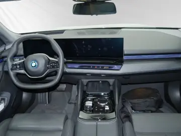 550e xDrive Bowers&Wilkins