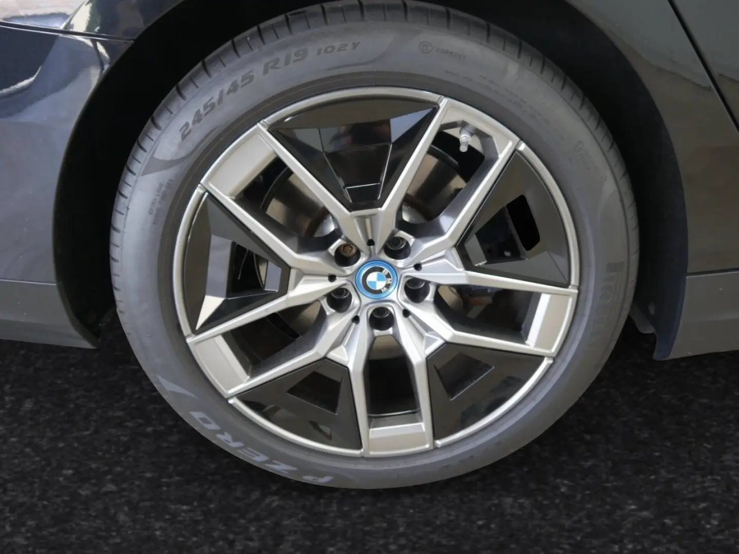 550e xDrive Bowers&Wilkins