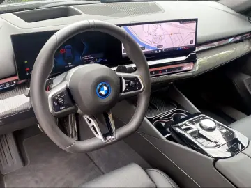 550e xDrive Limousine M Sport