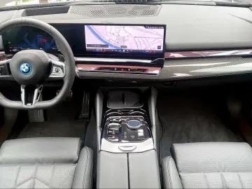 550e xDrive Limousine M Sport
