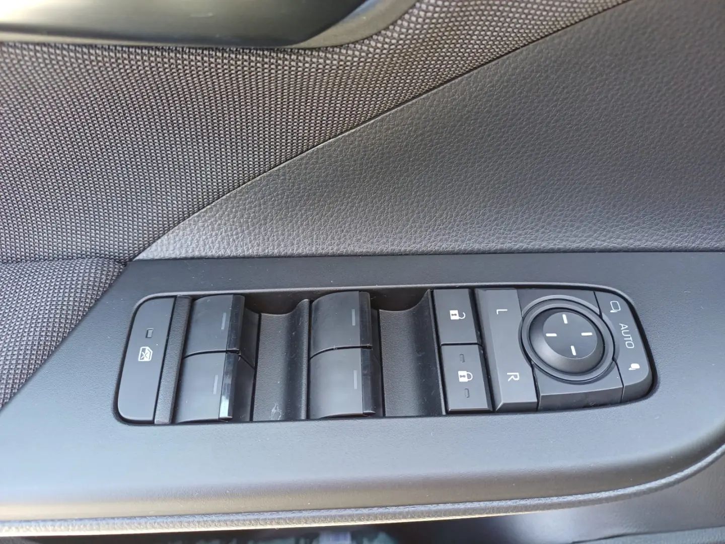 Toyota CHR 1.8 hybrid 140 cp CVT Dynamic