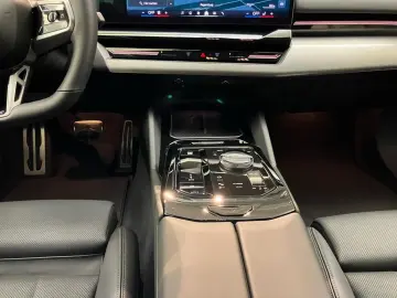520i M Sport HUD+Lenkradhzg+RFK+Keyless+SHZ