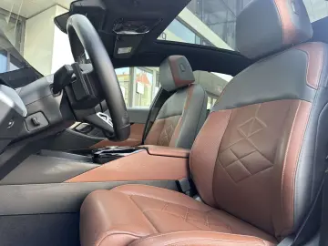 550e xDrive M Sport Pro DA Prof PA+ Pano AHK B&W