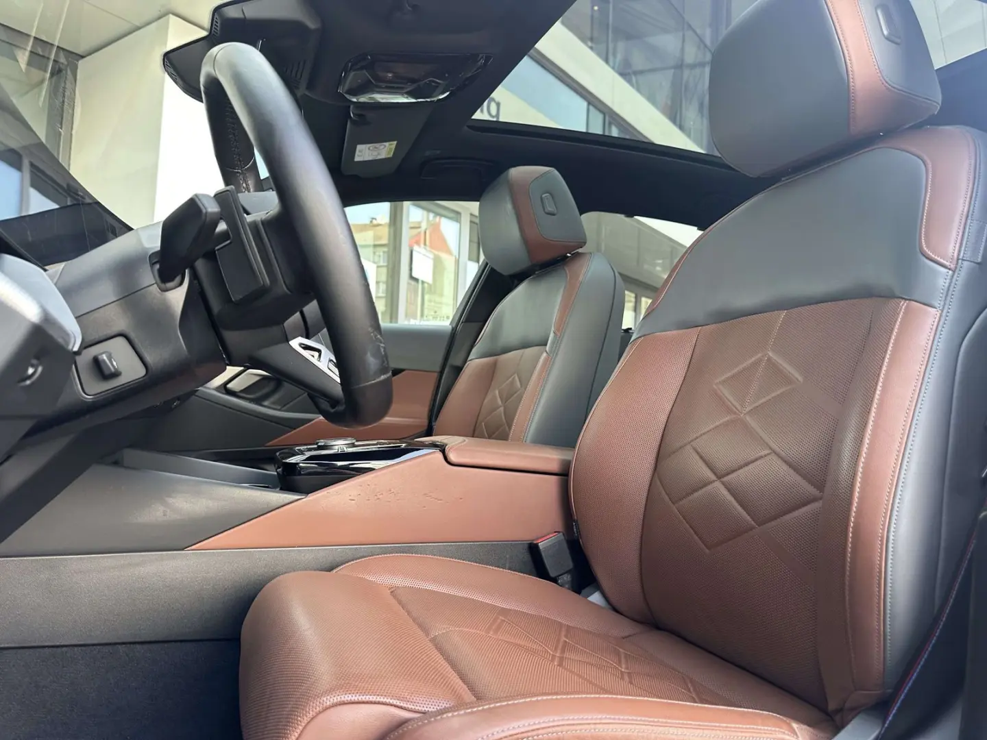 550e xDrive M Sport Pro DA Prof PA+ Pano AHK B&W