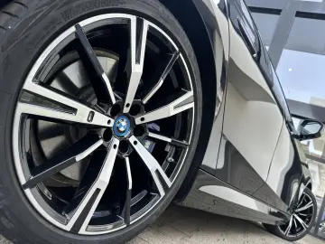 550e xDrive M Sport Pro DA Prof PA+ Pano AHK B&W