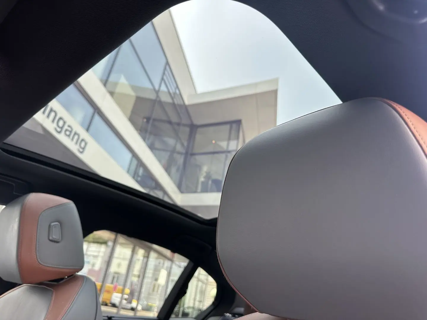 550e xDrive M Sport Pro DA Prof PA+ Pano AHK B&W