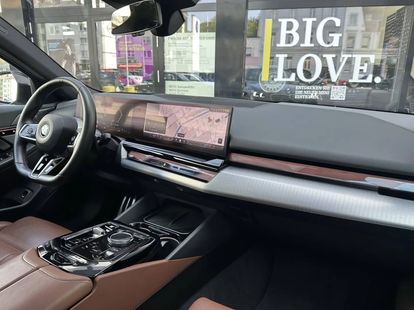 550e xDrive M Sport Pro DA Prof PA+ Pano AHK B&W
