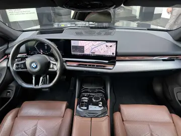 550e xDrive M Sport Pro DA Prof PA+ Pano AHK B&W