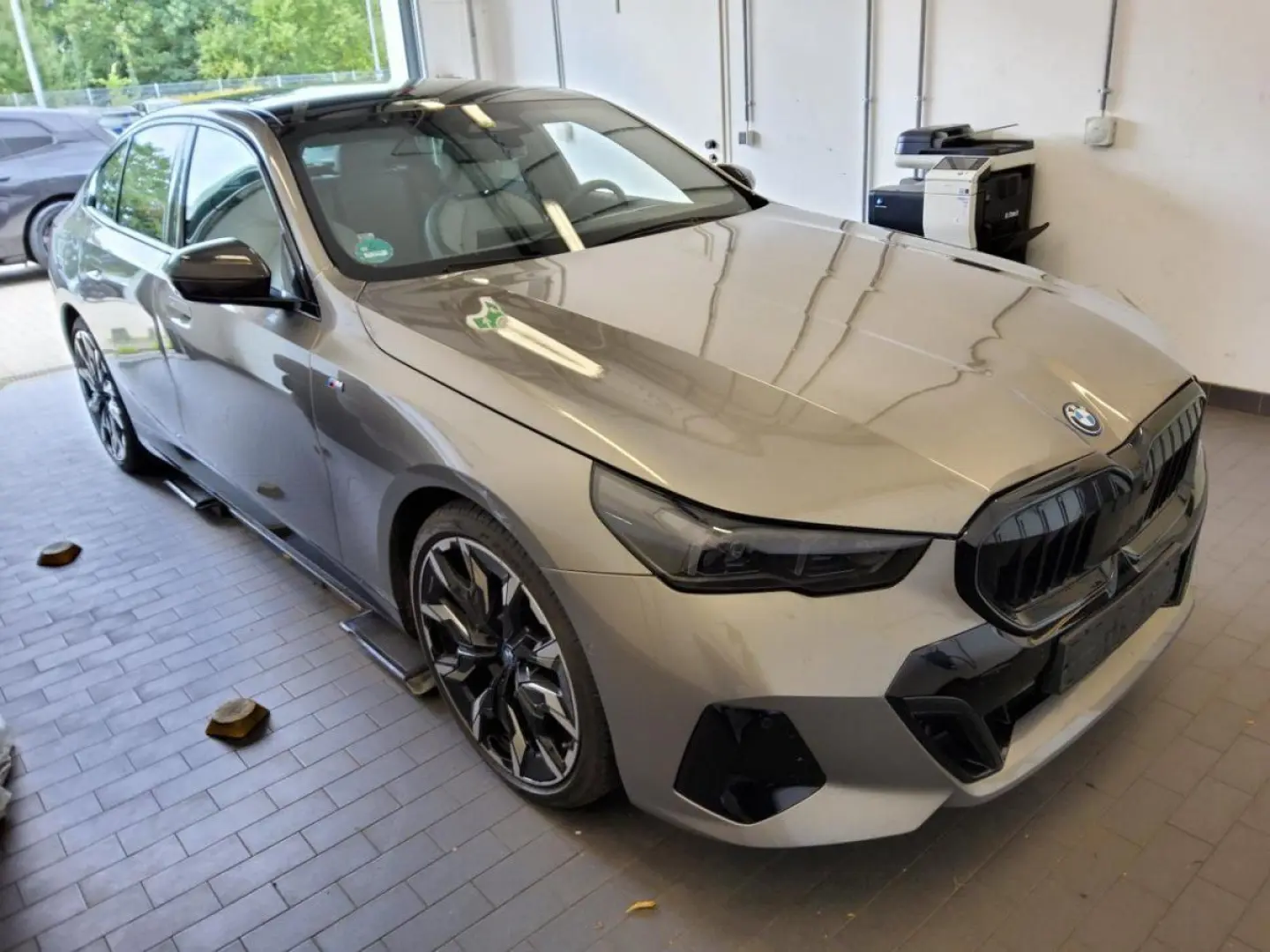 550e LIMOUSINE xDRIVE M