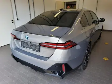 550e LIMOUSINE xDRIVE M