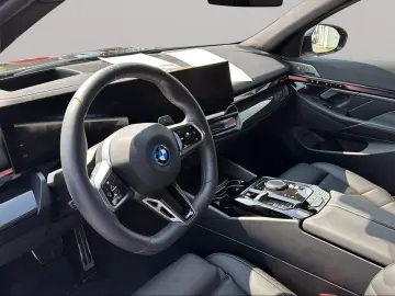 550e xDrive Limousine M