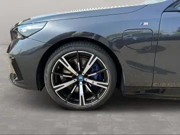 550e xDrive Limousine M