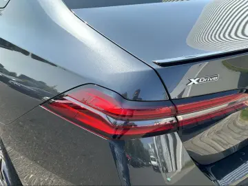 550e xDrive Limousine M