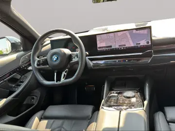 550e xDrive Limousine M