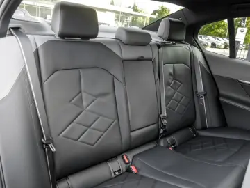 550e xDrive Limousine M Sport Pro B&W DA Prof. P
