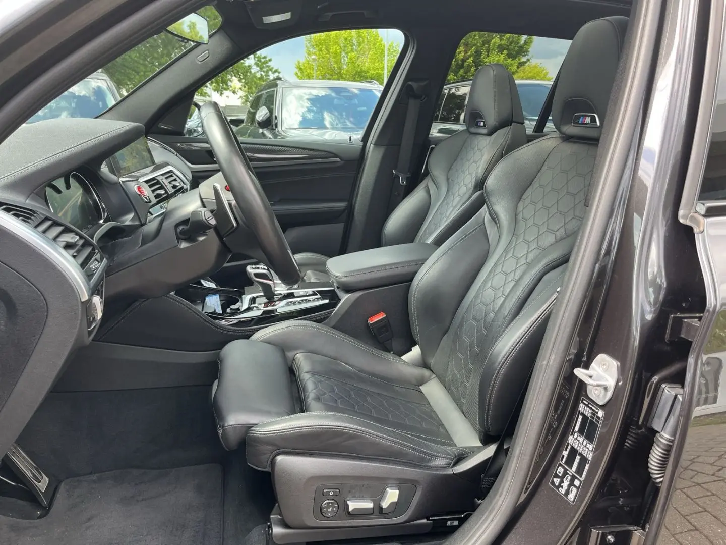 X3 M /HUD/AHK/Panoramadach/Navigation/Leder