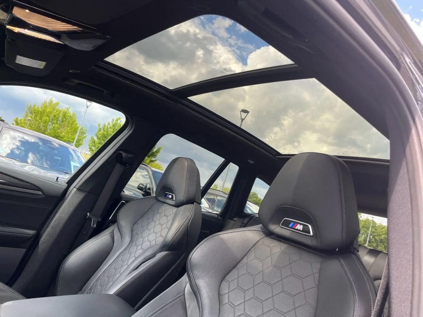 X3 M /HUD/AHK/Panoramadach/Navigation/Leder