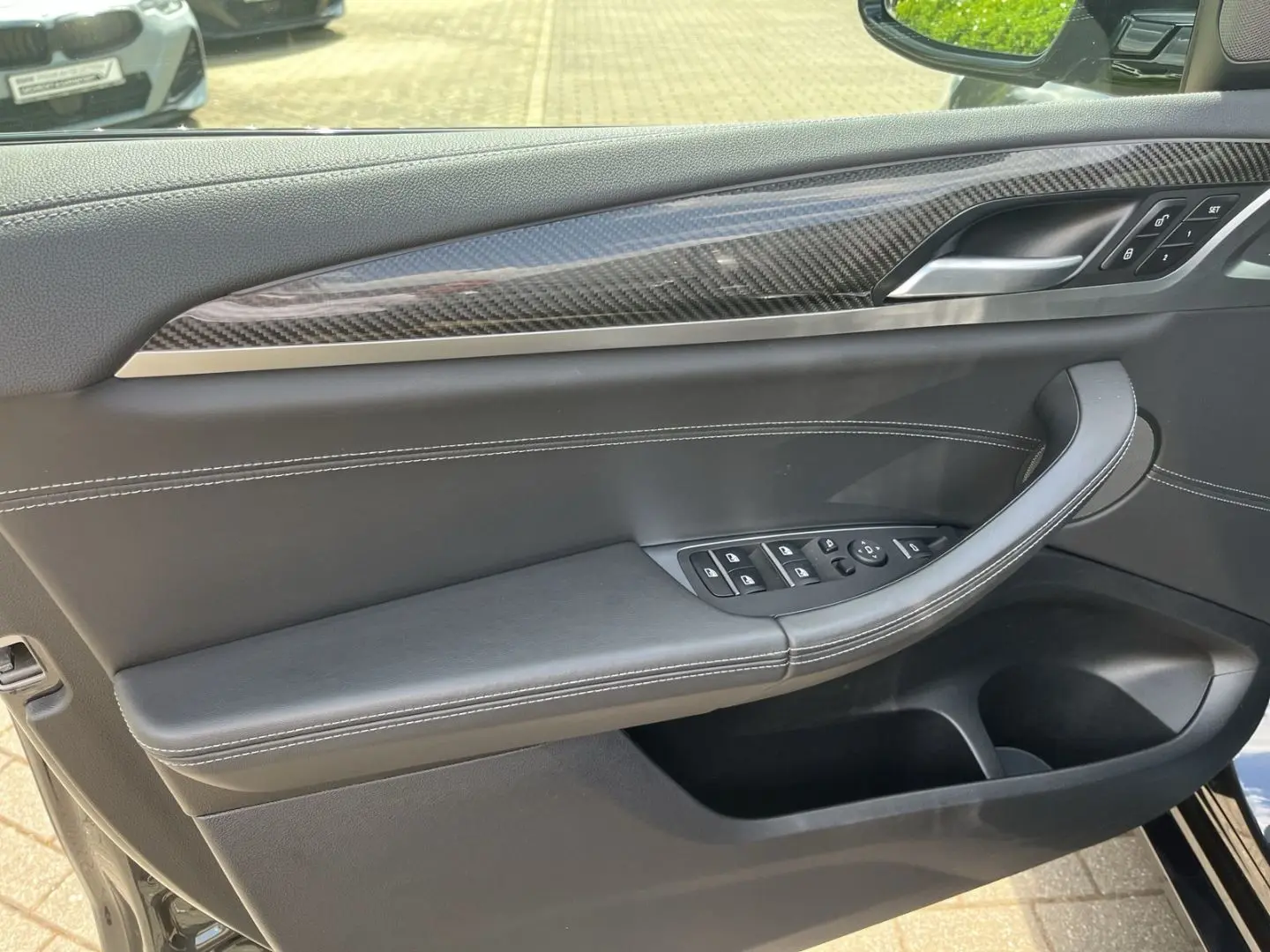 X3 M /HUD/AHK/Panoramadach/Navigation/Leder