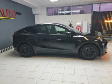 Tesla Model Y AWD Long Range