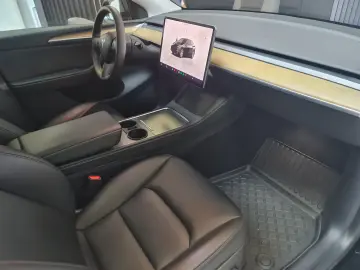 Tesla Model Y AWD Long Range