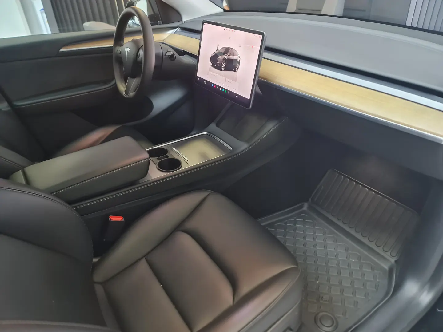 Tesla Model Y AWD Long Range