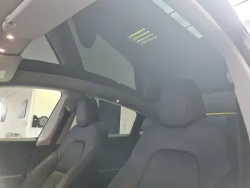 Tesla Model Y AWD Long Range