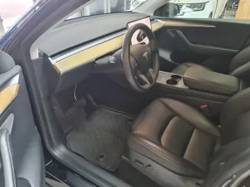 Tesla Model Y AWD Long Range