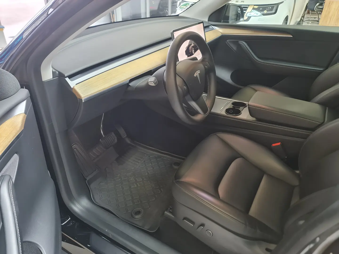 Tesla Model Y AWD Long Range