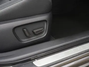 Toyota Camry 2.5 Hybrid Exclusive