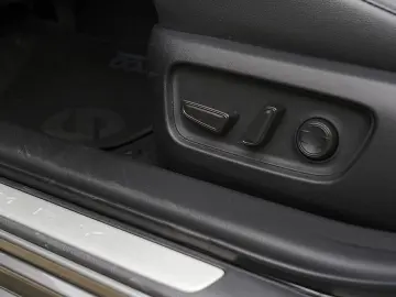 Toyota Camry 2.5 Hybrid Exclusive