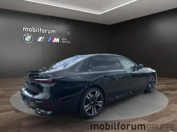 M760 e xDrive M-Sport Lounge Sitze B&W FondEnter