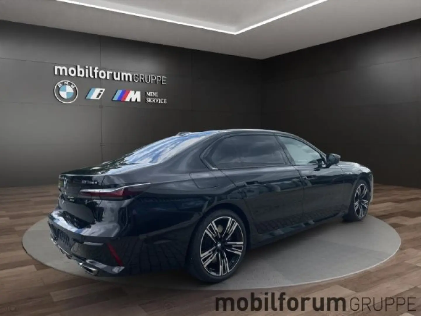 M760 e xDrive M-Sport Lounge Sitze B&W FondEnter