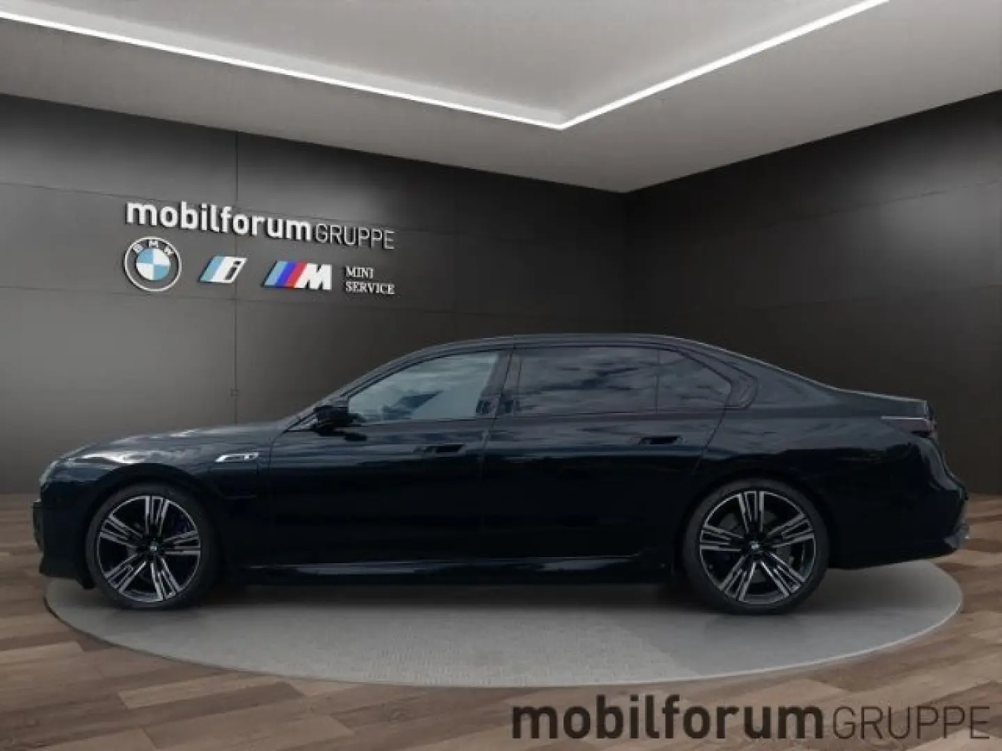 M760 e xDrive M-Sport Lounge Sitze B&W FondEnter
