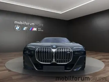 M760 e xDrive M-Sport Lounge Sitze B&W FondEnter