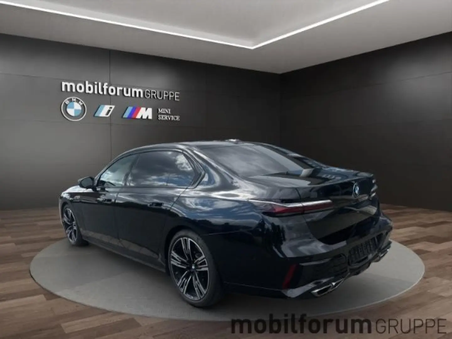 M760 e xDrive M-Sport Lounge Sitze B&W FondEnter