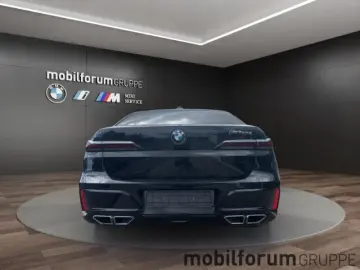 M760 e xDrive M-Sport Lounge Sitze B&W FondEnter