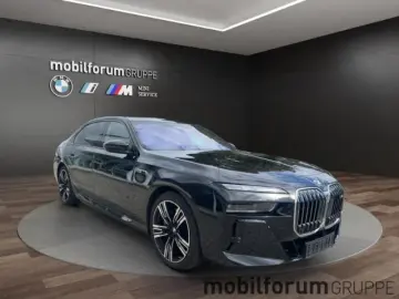 M760 e xDrive M-Sport Lounge Sitze B&W FondEnter