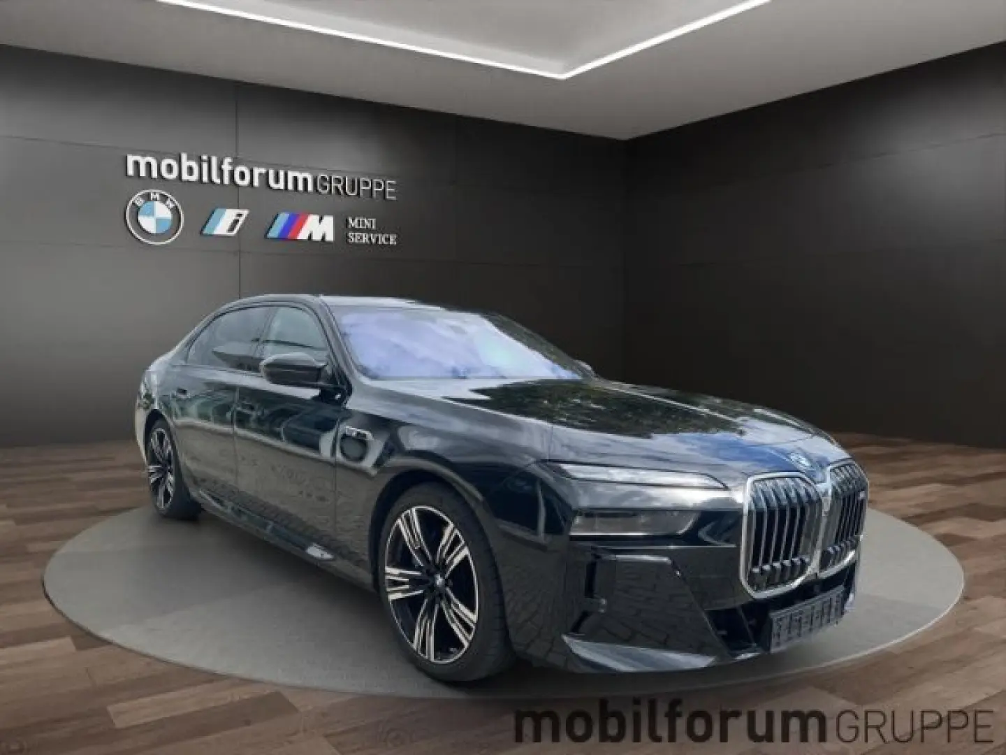 M760 e xDrive M-Sport Lounge Sitze B&W FondEnter