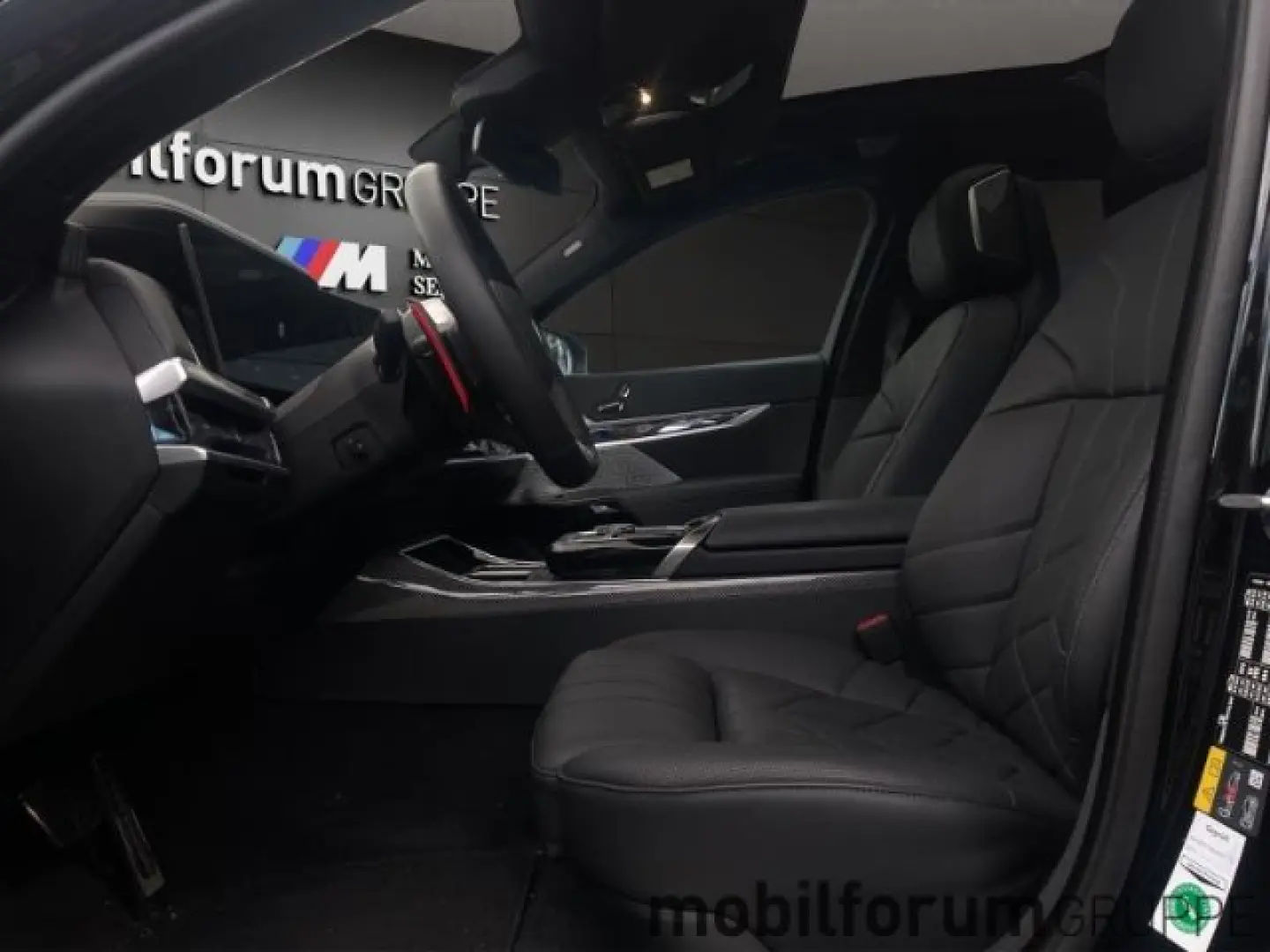 M760 e xDrive M-Sport Lounge Sitze B&W FondEnter