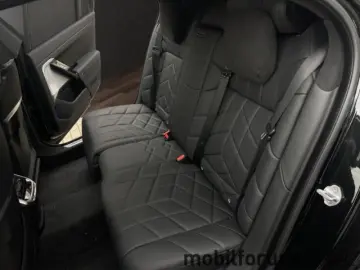 M760 e xDrive M-Sport Lounge Sitze B&W FondEnter