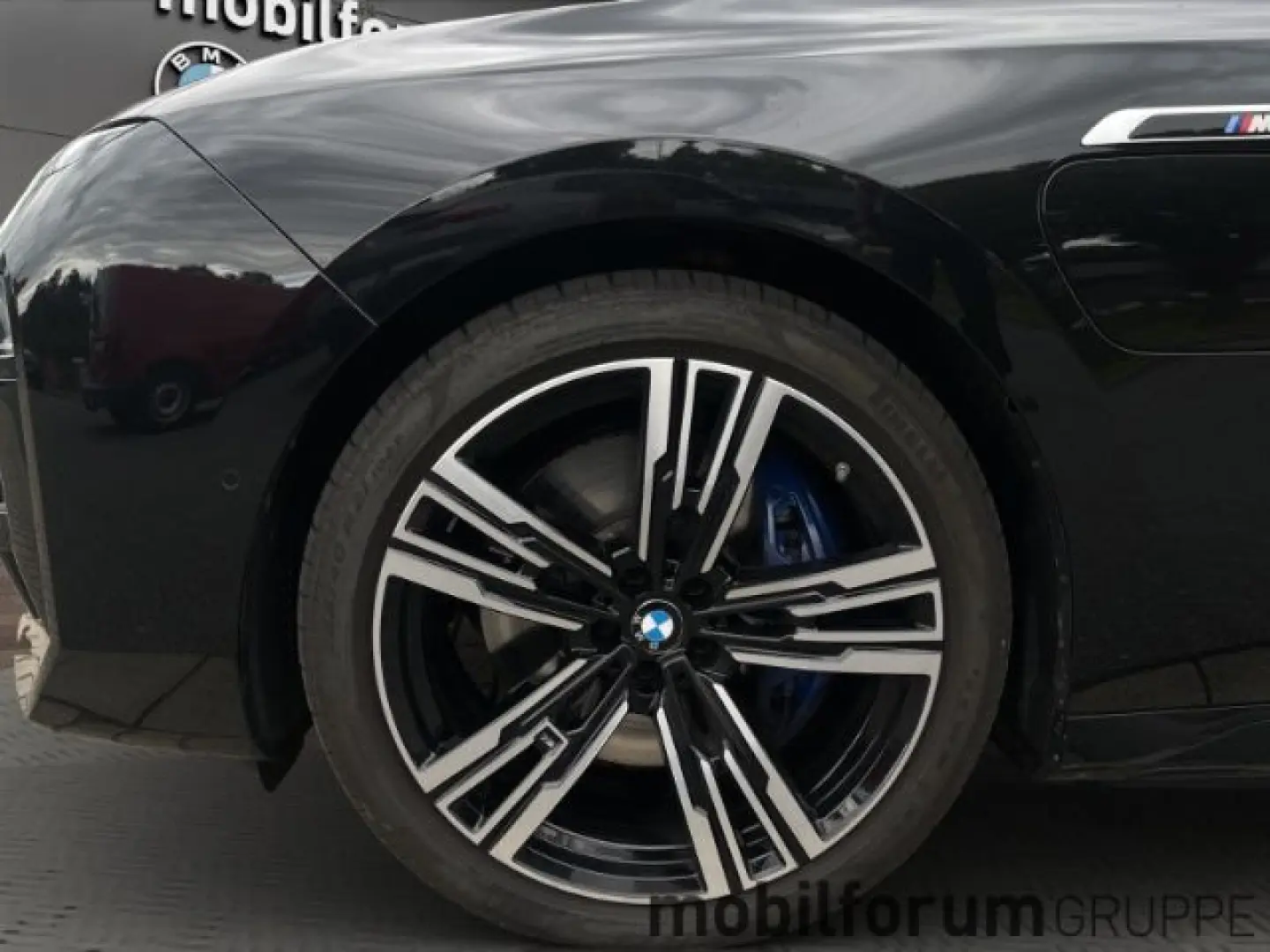 M760 e xDrive M-Sport Lounge Sitze B&W FondEnter