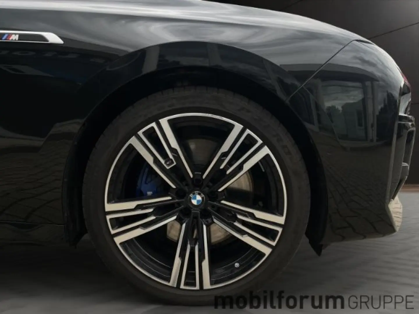 M760 e xDrive M-Sport Lounge Sitze B&W FondEnter