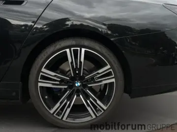 M760 e xDrive M-Sport Lounge Sitze B&W FondEnter