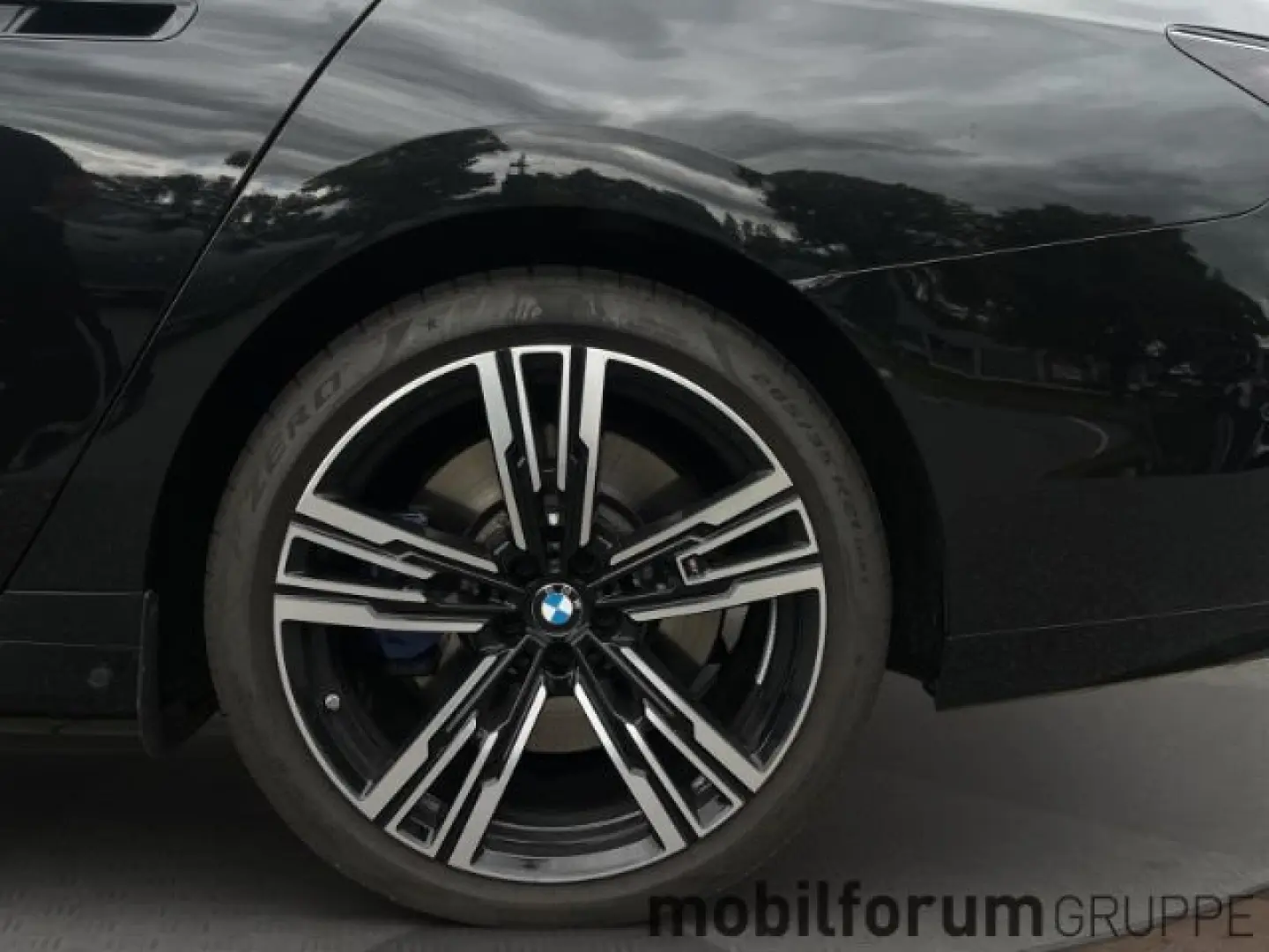 M760 e xDrive M-Sport Lounge Sitze B&W FondEnter