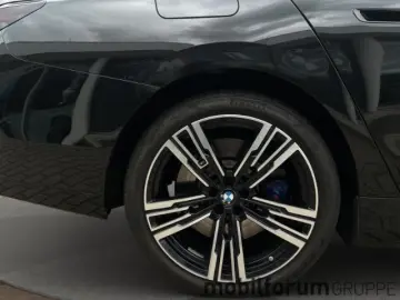 M760 e xDrive M-Sport Lounge Sitze B&W FondEnter